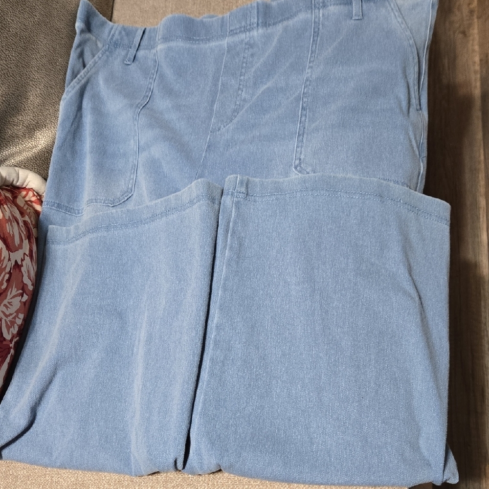 Serra Blue Capris Comfortable Denim